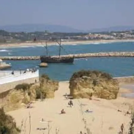 Casa Andreia, Close To Everything Lagos